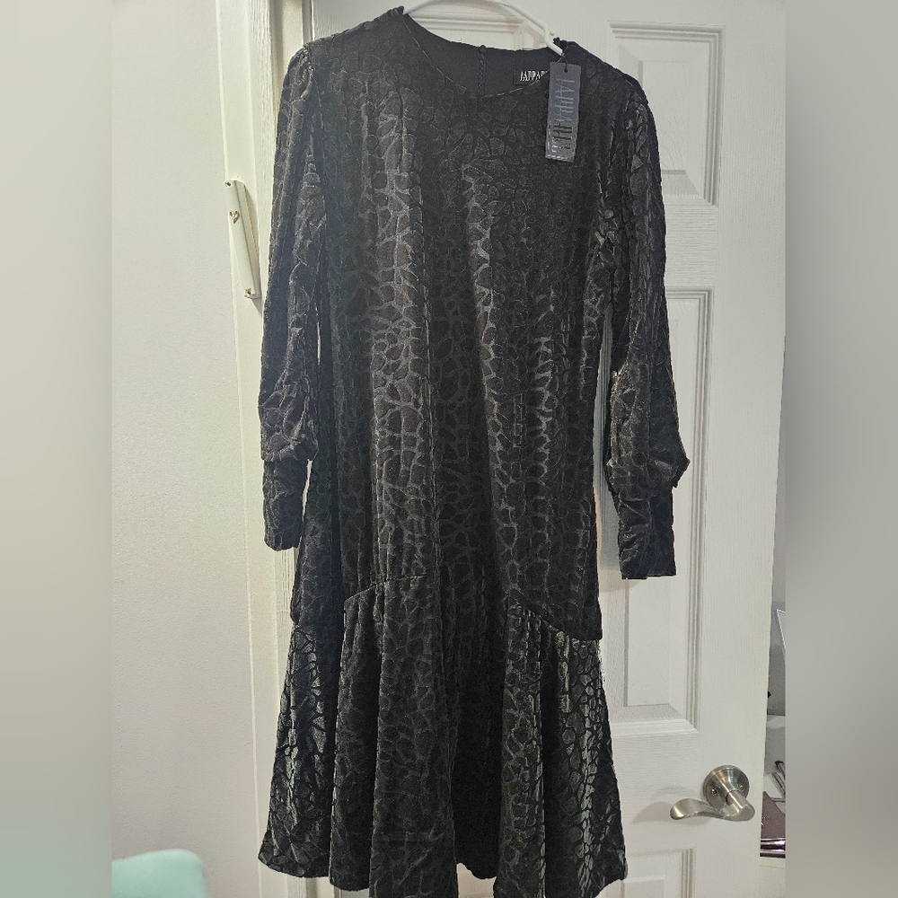Japparel velvet dress $70 size M NWT never worn
